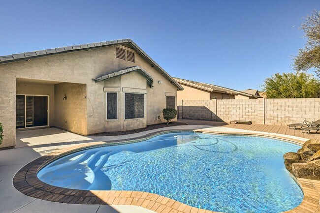 Building Photo - 3 Bed/ 2 Bath House - Large Private Pool