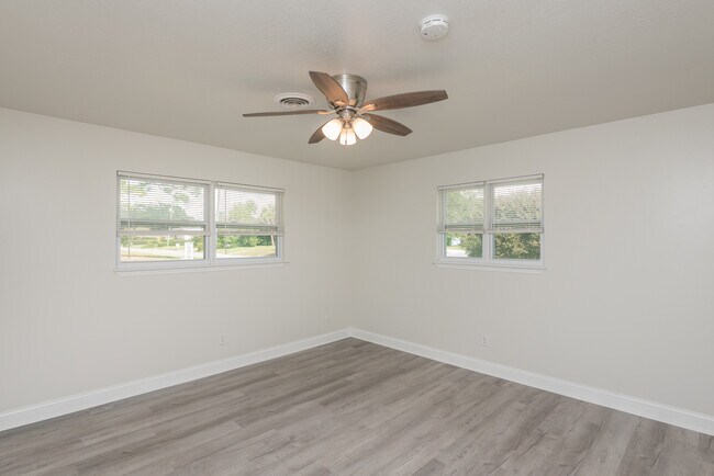 Building Photo - 3995 Tom Ln Dr