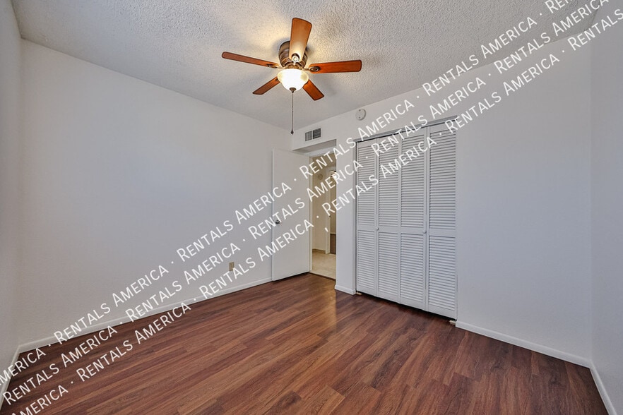 Building Photo - 1425 W Sequoia Dr