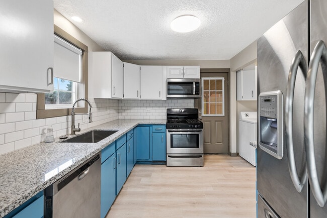 Building Photo - 5737 SE Harold St