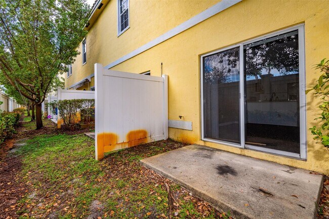 Building Photo - 1134 NW 40th Ter