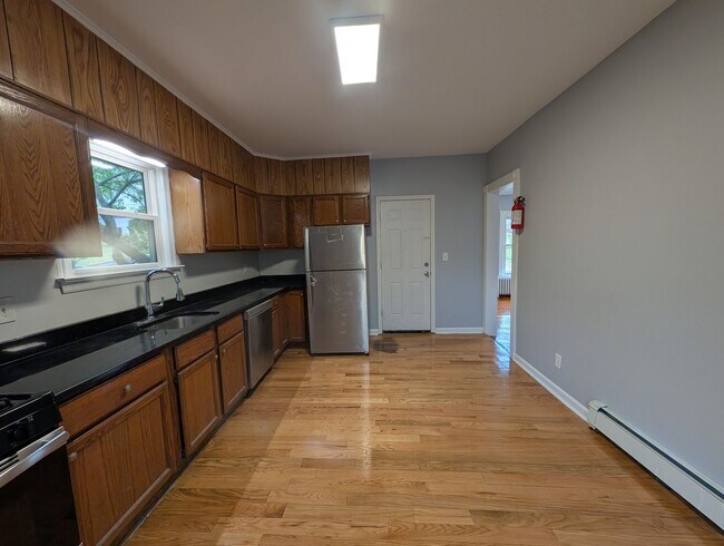 Building Photo - 677 Gerard Ave