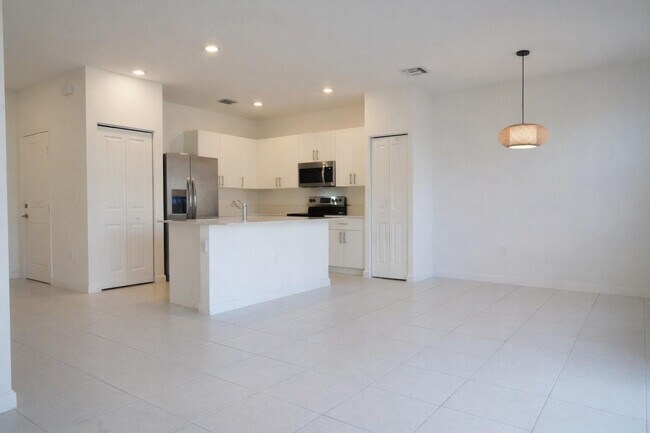 Building Photo - 11833 NW 47th Manor