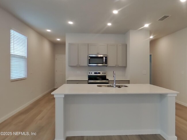 Building Photo - 14881 Praline Ct