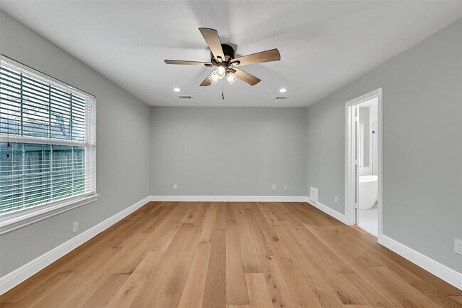 Building Photo - 12744 Point Aquarius Blvd