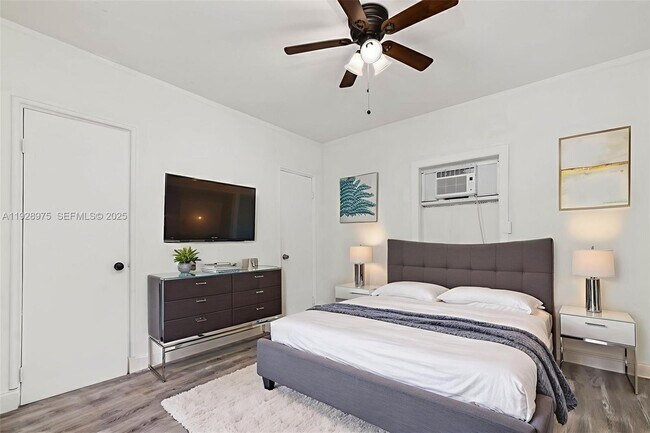 Building Photo - 259 NE 56th St