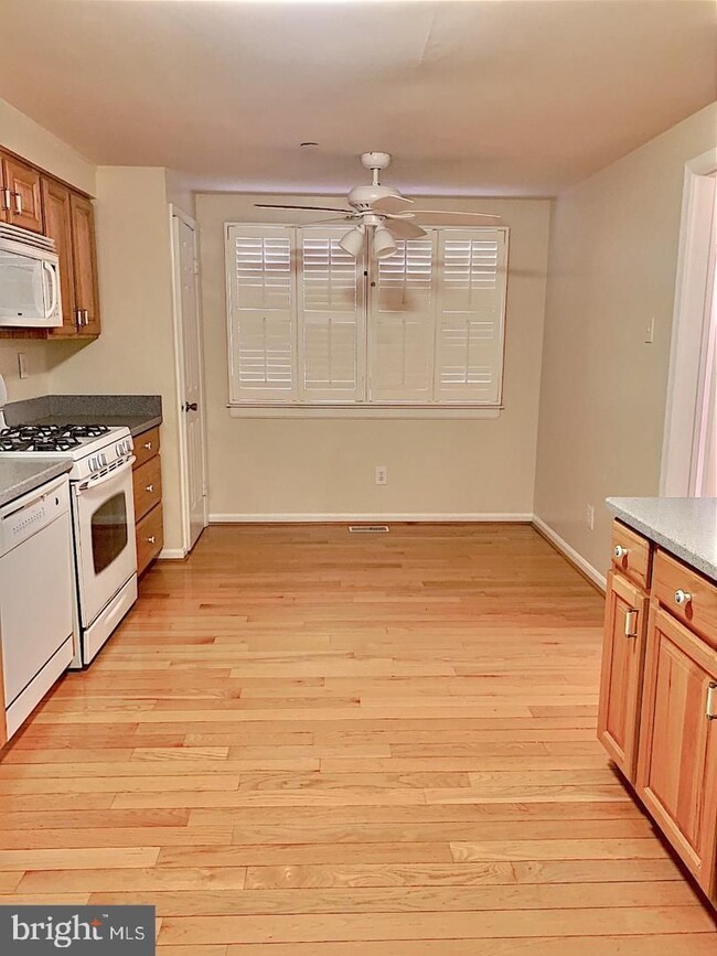 Building Photo - Welcome to this beautifully maintained brick end residence in the heart of Falls Church, where co...