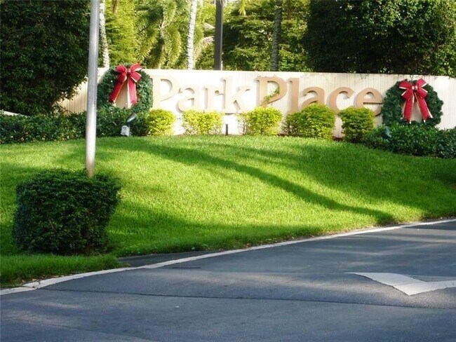 Building Photo - 1400 St Charles Pl