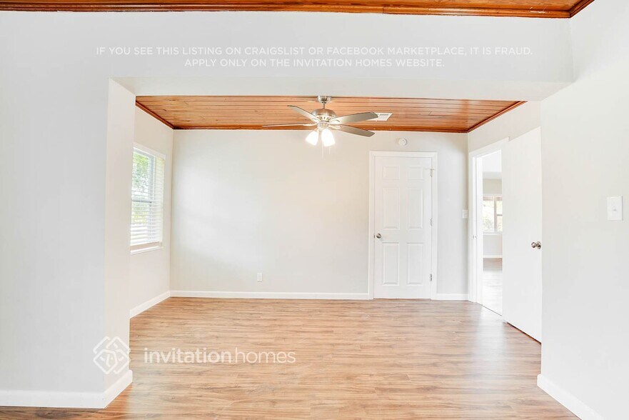 Building Photo - 1115 N Powers Dr