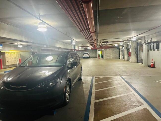 Building Photo - 533 NE 3rd Ave