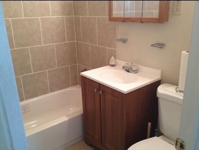 Building Photo - Cozy 3 Bedroom 1.5 Bathroom Ranch Located in Hampton VA