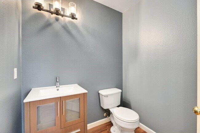 Building Photo - 9416 Bradner Dr