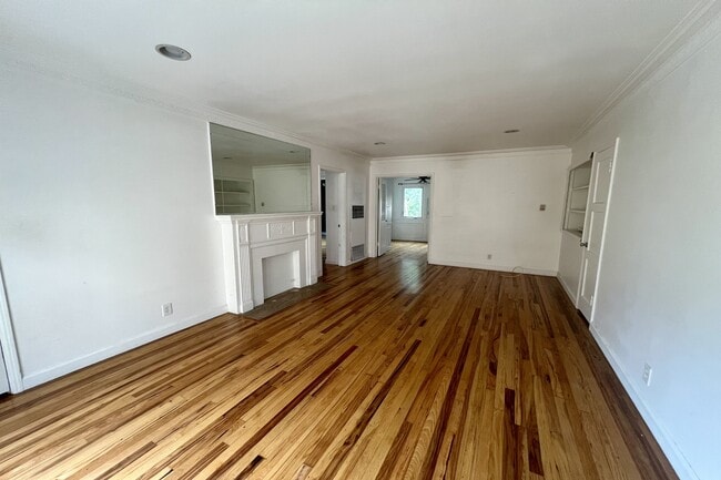 Building Photo - 1345 Masselin Ave