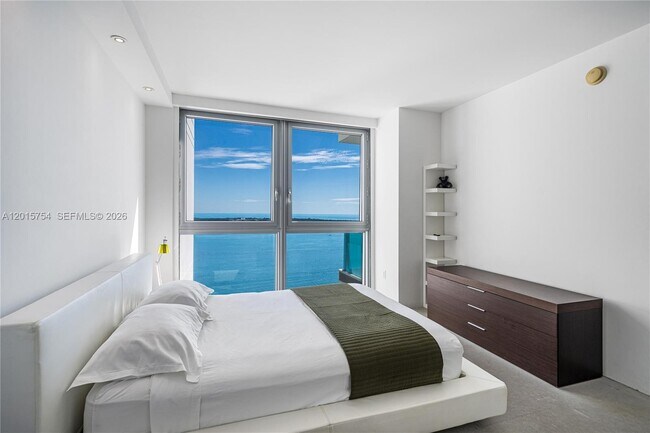 Building Photo - 1331 Brickell Bay Dr