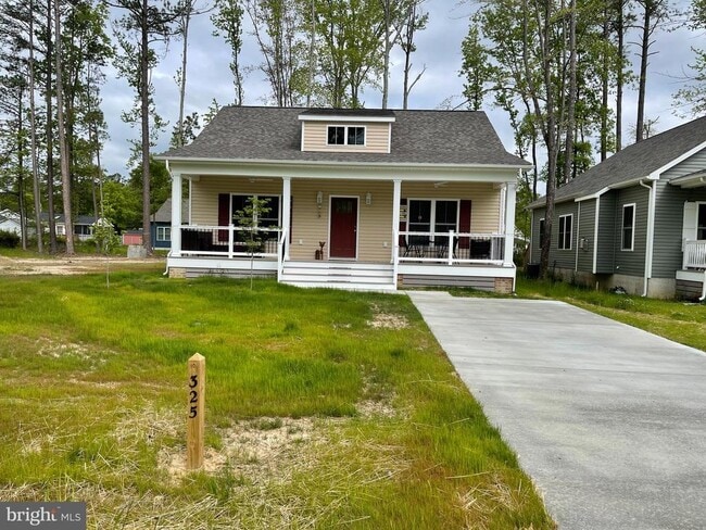 Building Photo - 325 2nd St