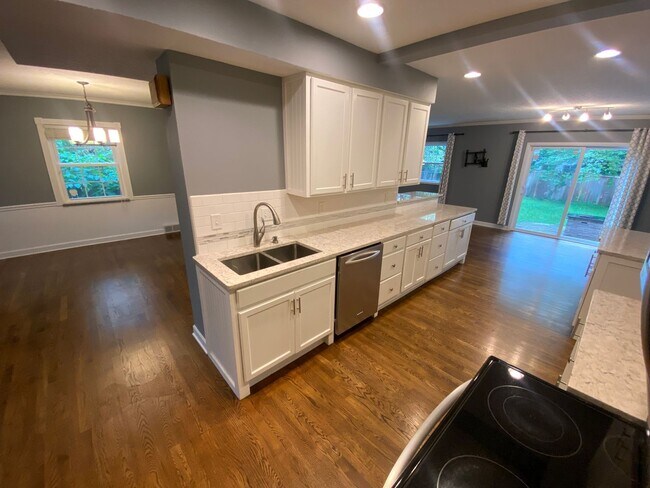 Building Photo - 4 Bedroom - Upper Arlington