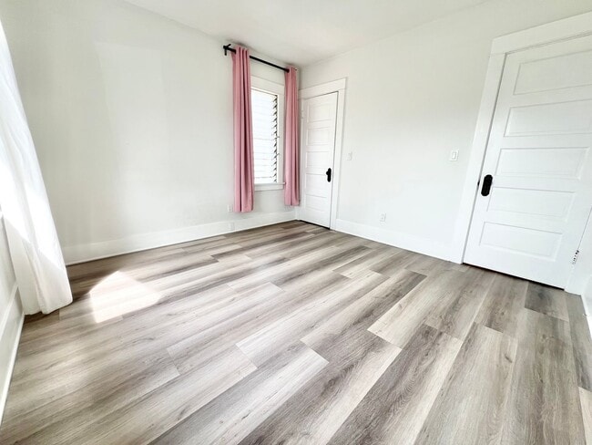 Building Photo - Charming Rose Park Home | 3 Bedrooms | In-...