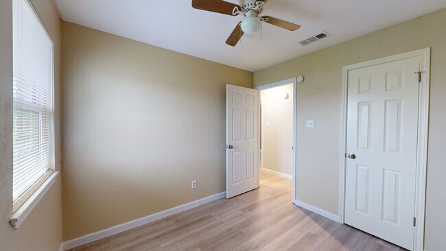 Building Photo - $895 + 2 WEEKS FREE!!!