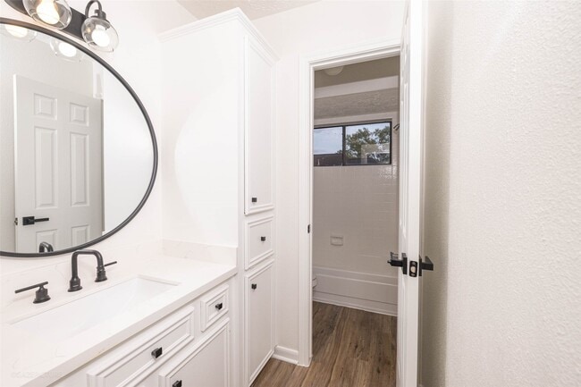 Building Photo - 9810 Jockey Club Dr