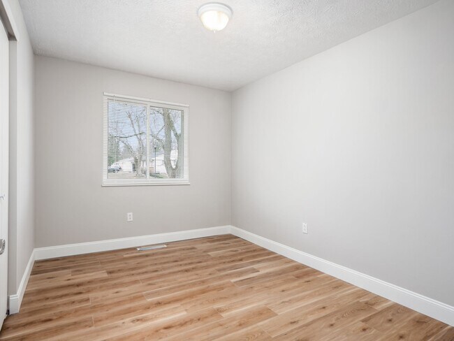 Building Photo - 740 Kienle Ave