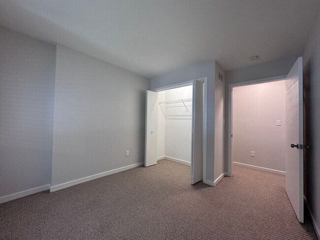 Building Photo - Spacious 2 Bedroom Apartment in Emmaus!