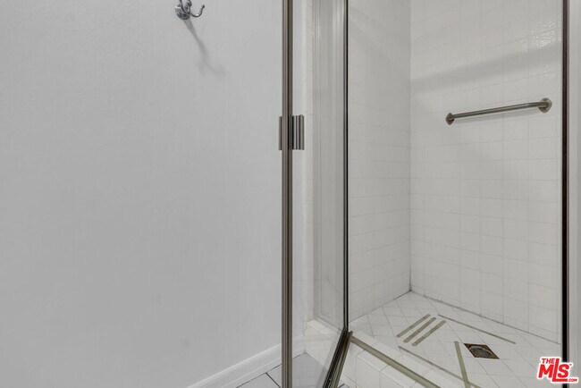 Building Photo - 8642 Gregory Wy