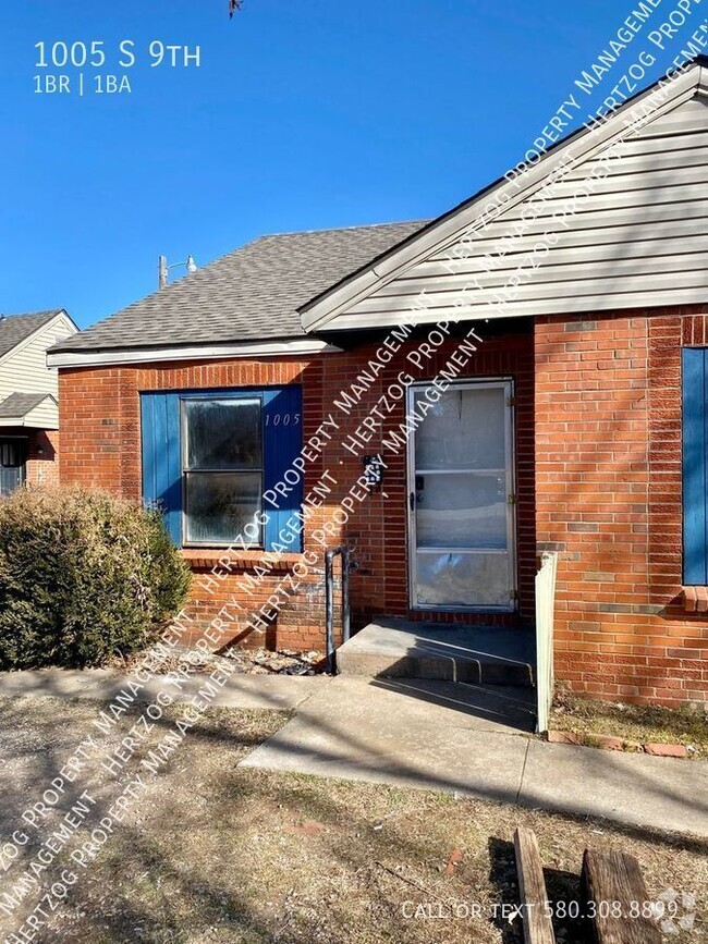 Building Photo - Freshly updated 1 bedroom 1 bathroom duplex!