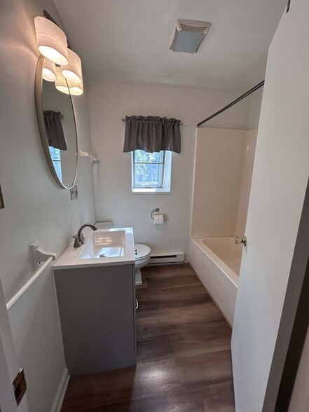 Building Photo - 16 W Main St