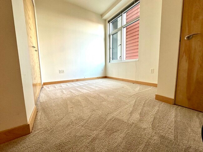 Building Photo - 309 W Washington Ave