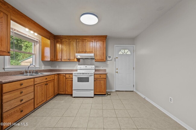 Building Photo - 2503 Country Club Rd