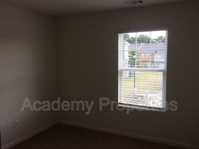 Building Photo - 1627 Larkspur Trail