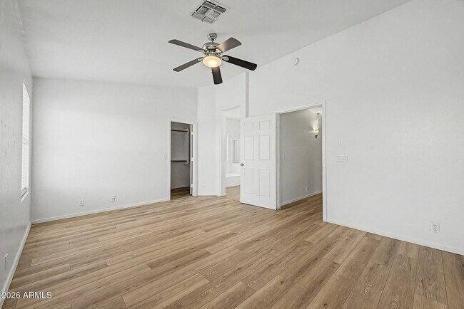 Building Photo - 930 E Harwell Rd