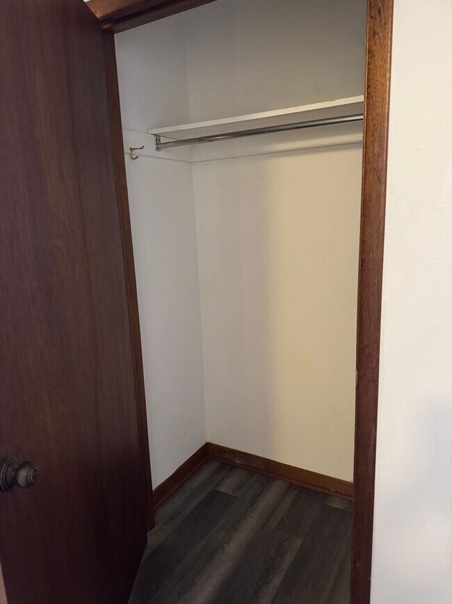 Building Photo - Country living at its best! Traditional farm house avail NOW