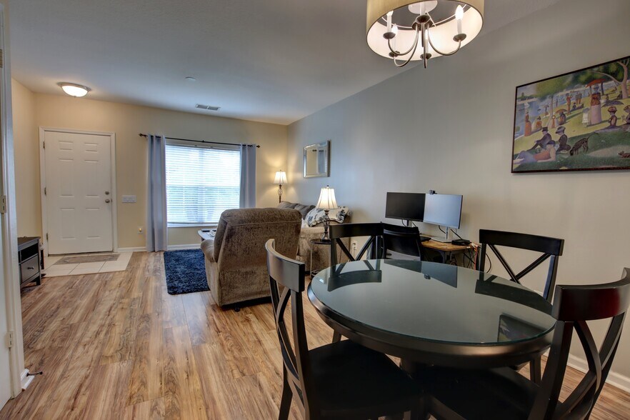 Building Photo - 874 Vineland Pl
