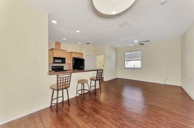 Building Photo - Living Large at a Beautiful 3/2 in Northport