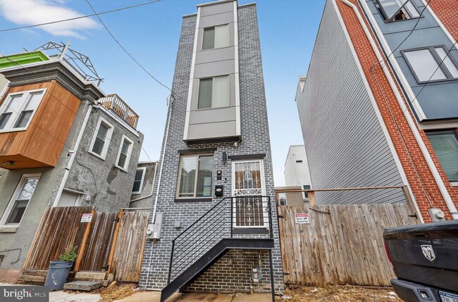 Building Photo - 2542 Arcadia St