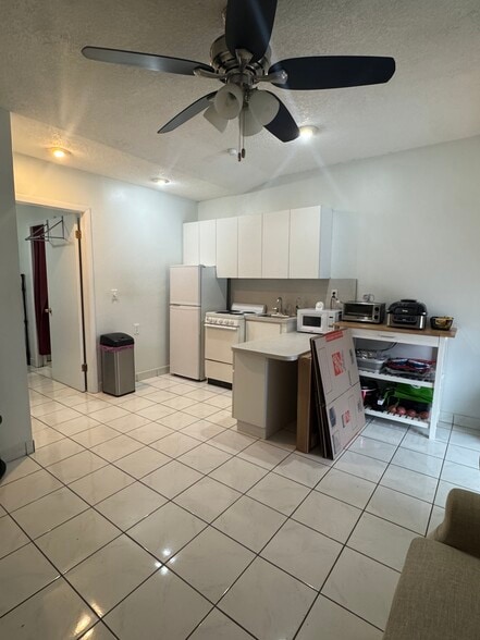 Building Photo - 5501 SW 89th Ave