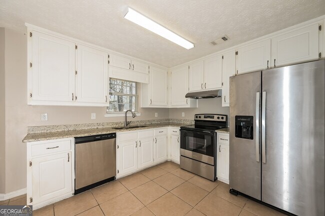 Building Photo - 200 Wagon Wheel Dr
