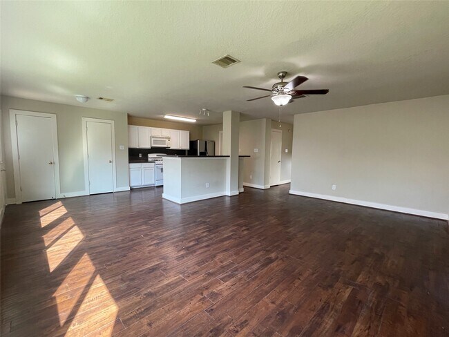 Building Photo - 20806 Settlers Lake Cir