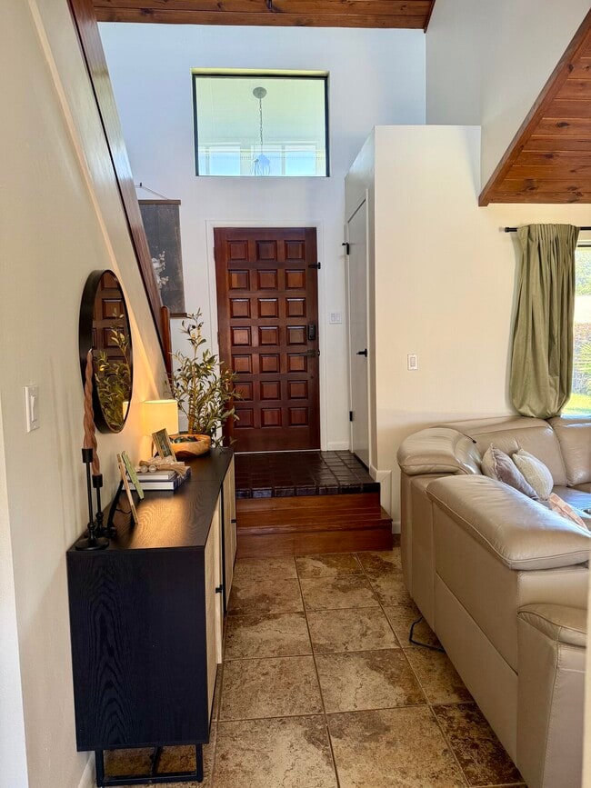 Building Photo - 350 Sailfish Dr