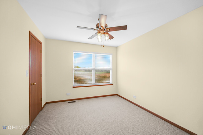 Building Photo - 914 Waterford Ln