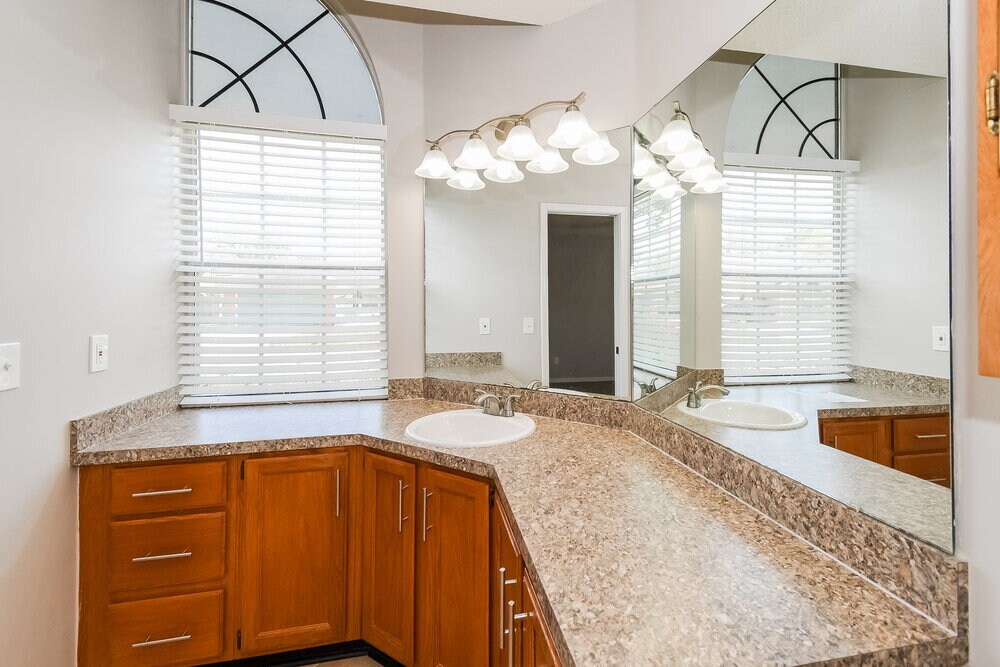 Building Photo - 8647 Charlesgate Cir N