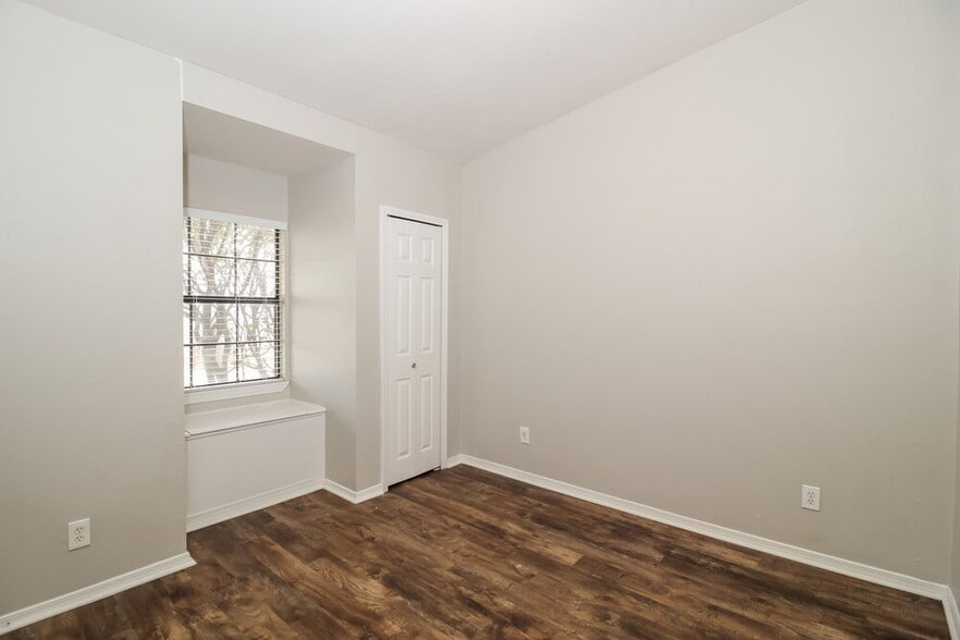 Building Photo - 5609 Powers St