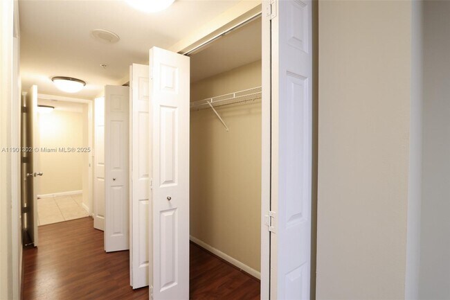 Building Photo - 520 SE 5 Ave