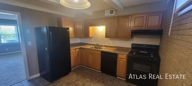 Building Photo - Cozy 2 bedroom 1 bathroom apartment in Ple...