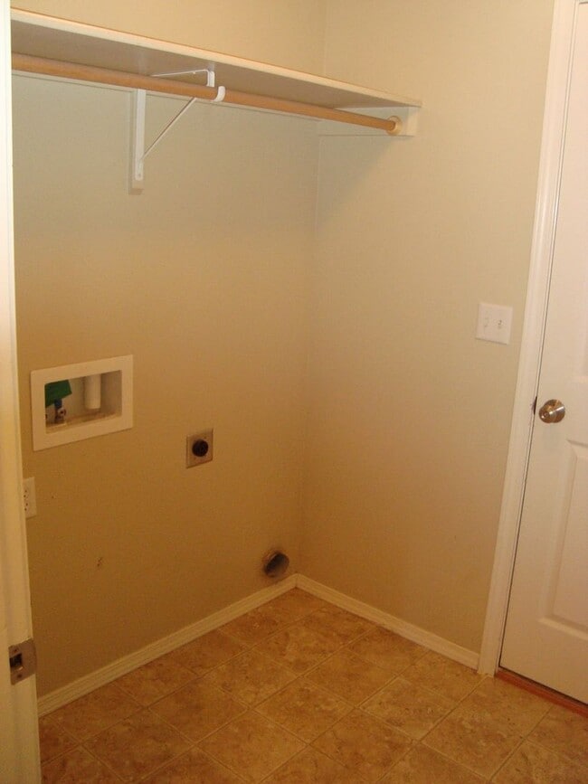 Building Photo - Beautiful two story home in Weston Pointe