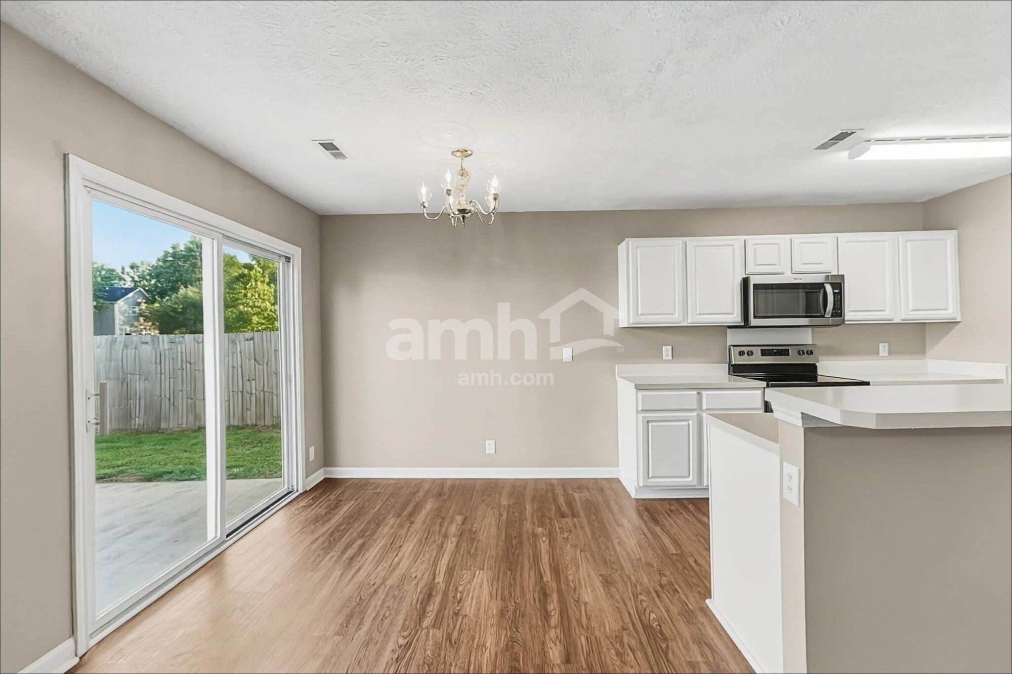 Building Photo - 4060 Longfellow Dr