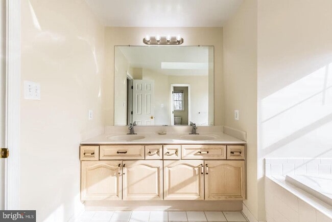 Building Photo - 36767 Pelham Ct