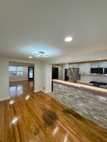 Building Photo - 352 S 25th St