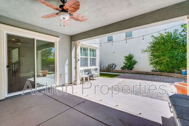 Building Photo - 675 W Esplanade Dr